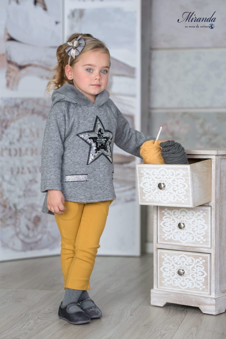 Conjunto niña de Miranda compuesto por sudadera pantalón
