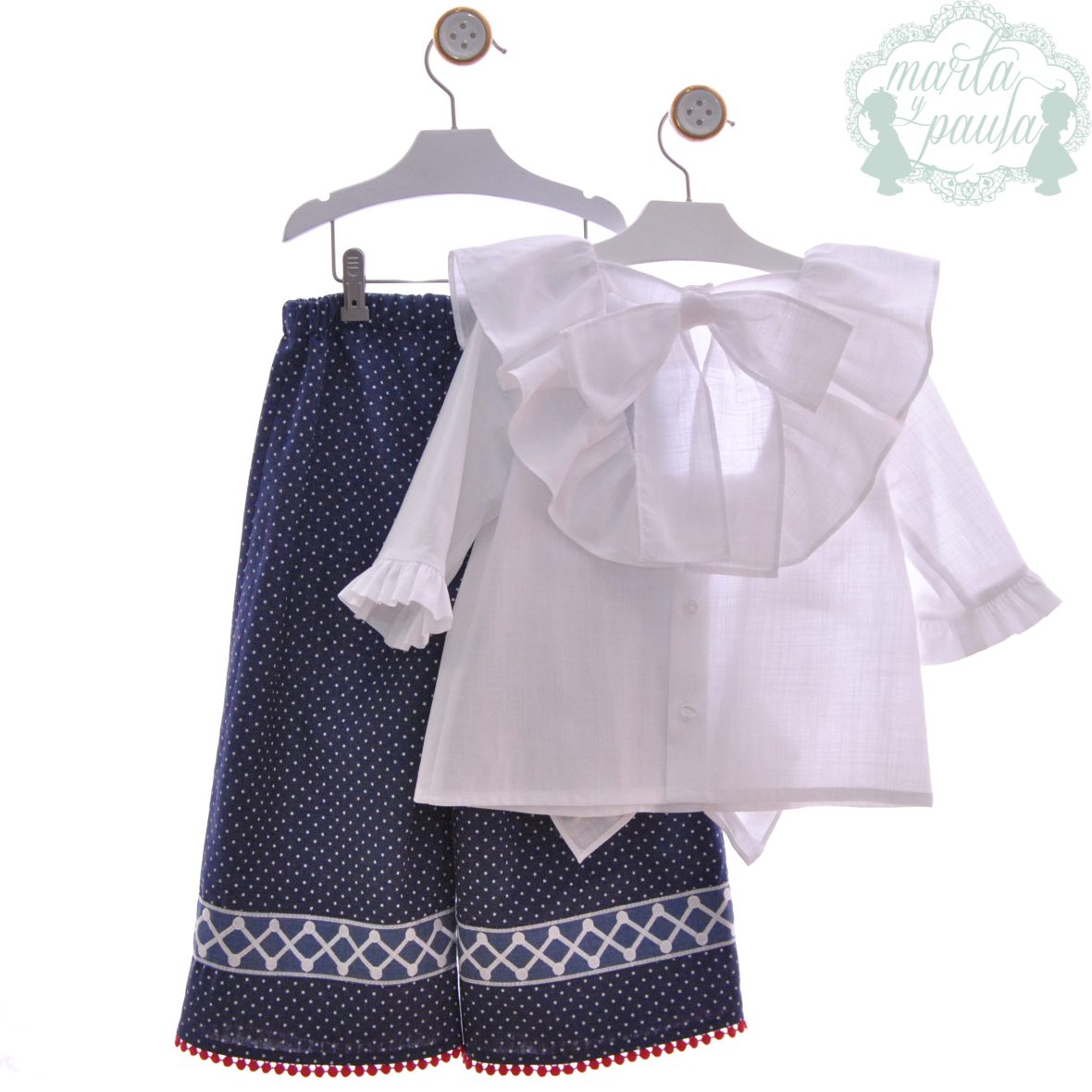 Marta y Paula – Conjunto niña blusa y pantalón  «Familia YOYÓ»