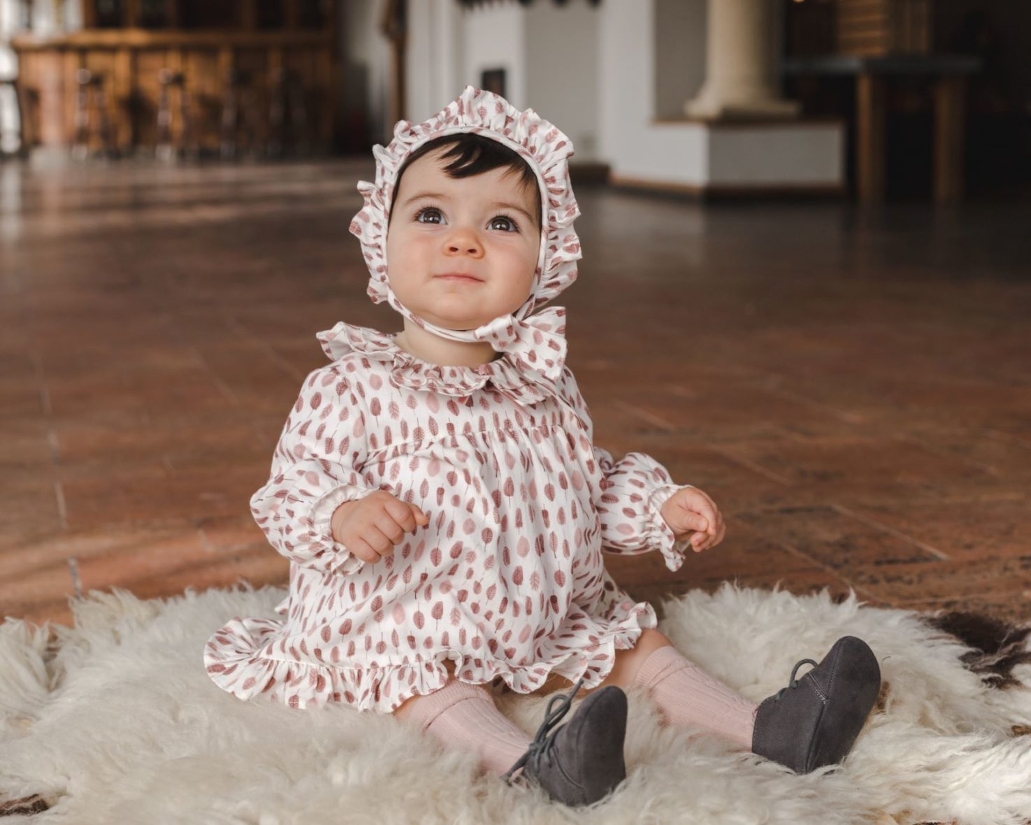 Vestido-jesusito de tres piezas para bebé niña Colección plumas de Cocote otoño 22